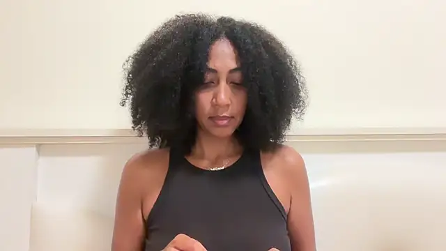 Snapshot of Vaylisse chatting on 9, 10, 2025 Vaylisse online show from 9, 10, 2025