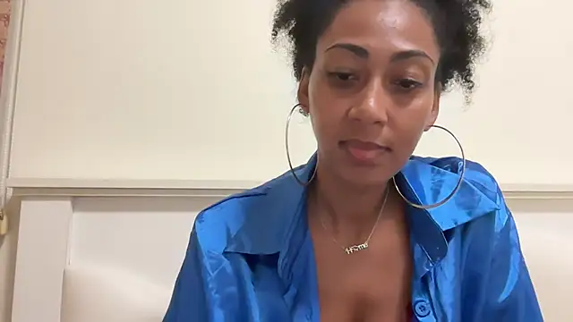 Snapshot of Vaylisse chatting on 28, 10, 2025 Vaylisse online show from 28, 10, 2025