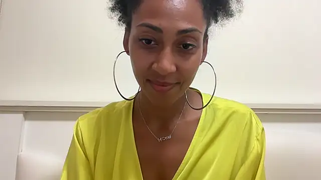 Snapshot of Vaylisse chatting on 12, 10, 2025 Vaylisse online show from 12, 10, 2025