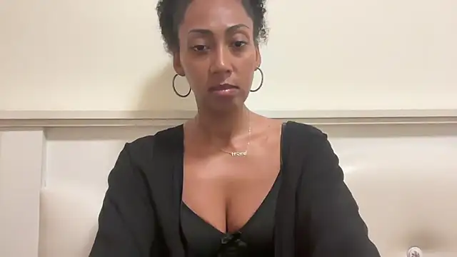 Snapshot of Vaylisse chatting on 2, 12, 2025 Vaylisse online show from 2, 12, 2025