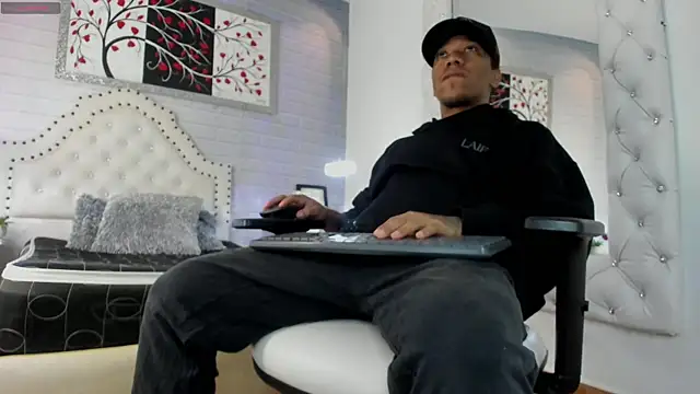 Snapshot of Yan_king1 chatting on 9, 10, 2025 Yan king1 online show from 9, 10, 2025