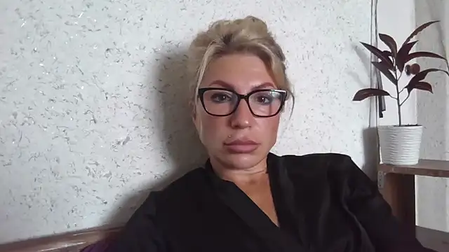 Snapshot of fox_red_lady7 chatting on 25, 9, 2025 fox red lady7 online show from 25, 9, 2025