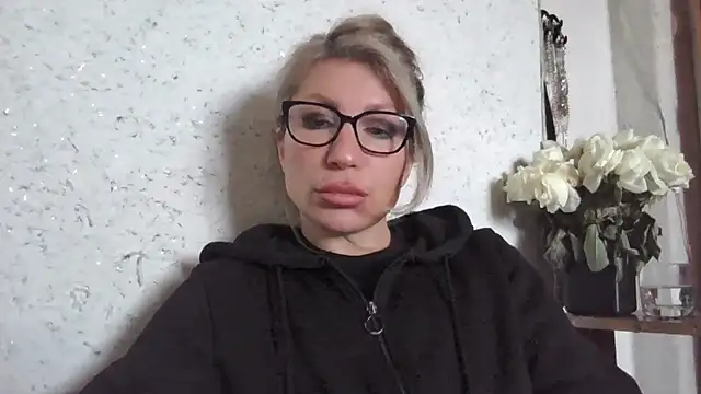 fox red lady7 online show from 2, 2, 2026