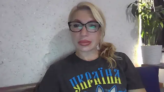Snapshot of fox_red_lady7 chatting on 10, 10, 2025 fox red lady7 online show from 10, 10, 2025