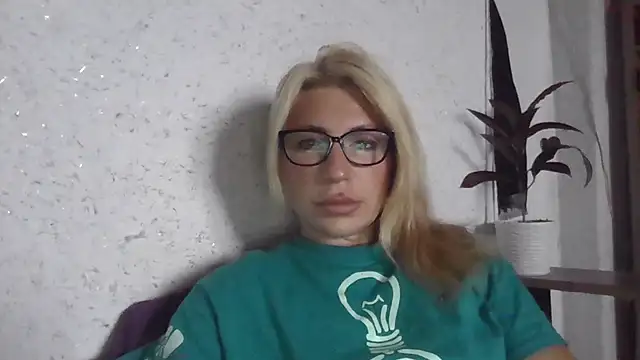 Snapshot of fox_red_lady7 chatting on 2, 10, 2025 fox red lady7 online show from 2, 10, 2025