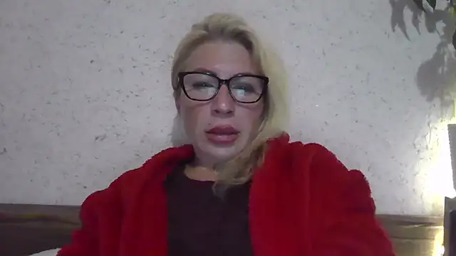 Snapshot of fox_red_lady7 chatting on 5, 10, 2025 fox red lady7 online show from 5, 10, 2025