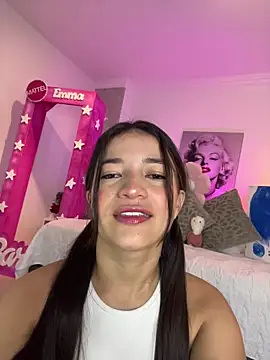 Snapshot of LUNAA___ chatting on 4, 5, 2026 LUNAA online show from 4, 5, 2026