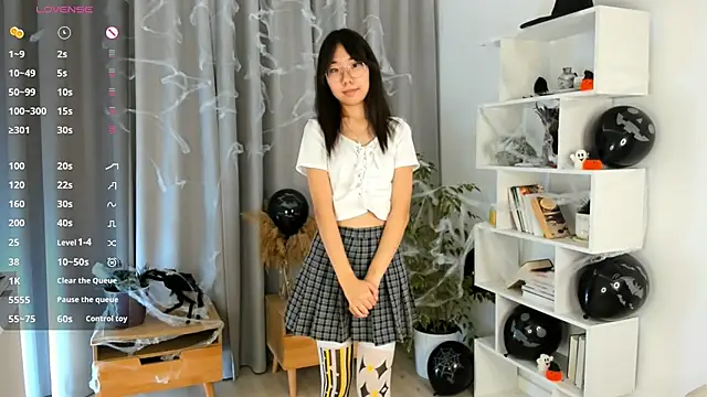 Snapshot of UdelaDodson chatting on 30, 10, 2025 UdelaDodson online show from 30, 10, 2025