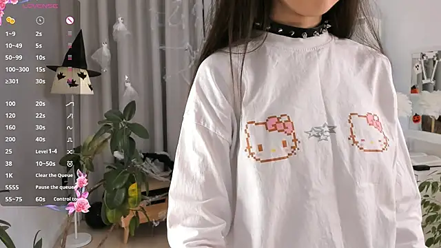 Snapshot of UdelaDodson chatting on 31, 10, 2025 UdelaDodson online show from 31, 10, 2025