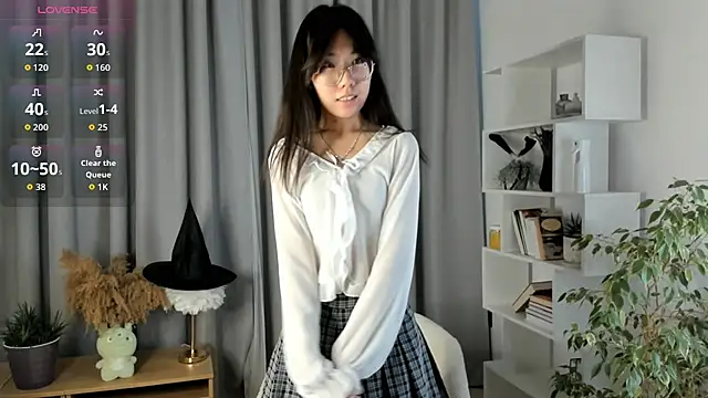 Snapshot of UdelaDodson chatting on 15, 10, 2025 UdelaDodson online show from 15, 10, 2025