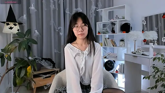 Snapshot of UdelaDodson chatting on 3, 11, 2025 UdelaDodson online show from 3, 11, 2025