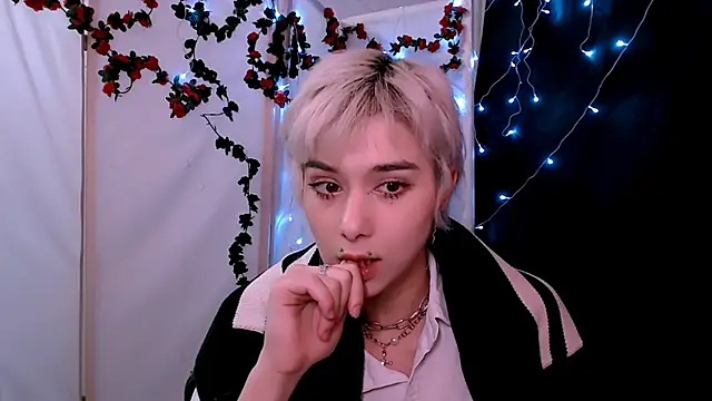 Snapshot of SophieAsh chatting on 14, 1, 2026 SophieAsh online show from 14, 1, 2026