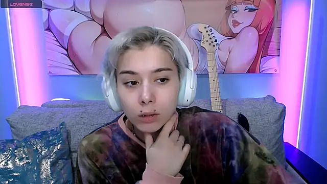 Snapshot of SophieAsh chatting on 18, 11, 2025 SophieAsh online show from 18, 11, 2025
