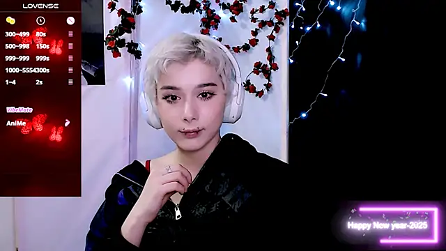Snapshot of SophieAsh chatting on 15, 12, 2025 SophieAsh online show from 15, 12, 2025