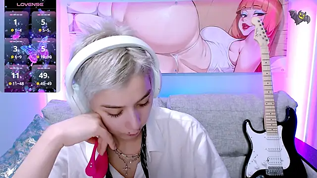 Snapshot of SophieAsh chatting on 4, 11, 2025 SophieAsh online show from 4, 11, 2025