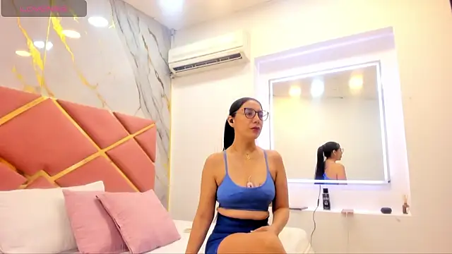 julianaa 31 online show from 8, 10, 2025
