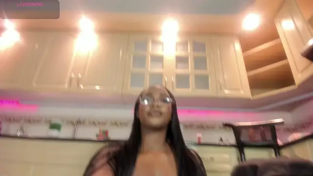 ReinaMiah online show from 7, 11, 2025