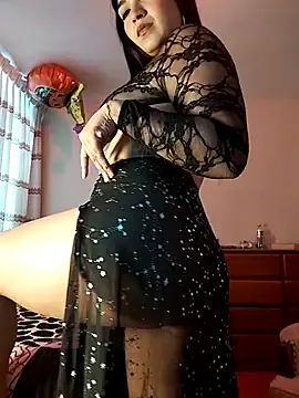 Snapshot of FallsForHerSmile chatting on 8, 11, 2025 FallsForHerSmile online show from 8, 11, 2025