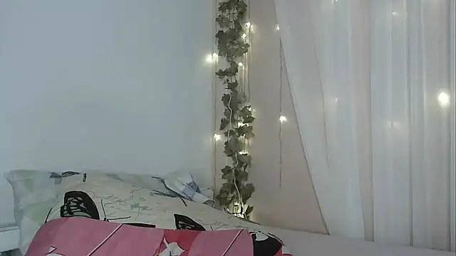 Snapshot of lishainparis18 chatting on 22, 12, 2025 lishainparis18 online show from 22, 12, 2025