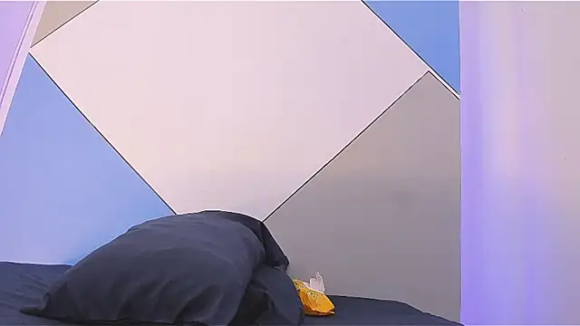 emily cross online show from 17, 4, 2026