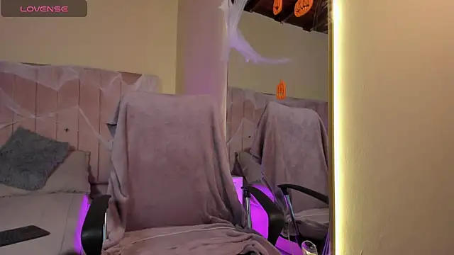 Mia mtnz02 online show from 24, 10, 2025