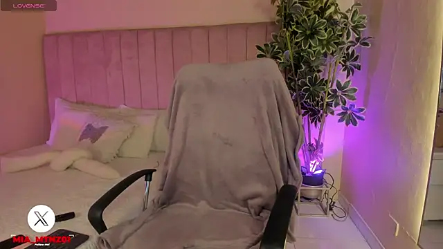 Mia mtnz02 online show from 8, 2, 2026