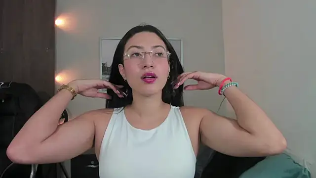 victoria flores1 online show from 7, 11, 2025