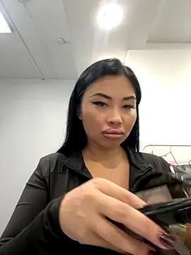 Mia stepMOM online show from 5, 10, 2025