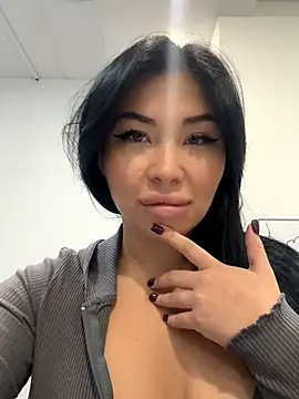 Mia stepMOM online show from 6, 10, 2025