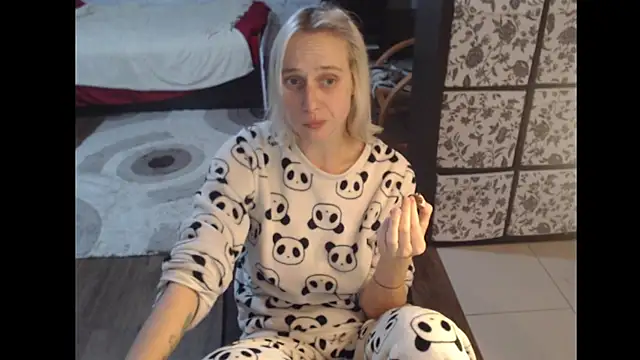 Ur SweetLuckyGirl777 online show from 21, 9, 2025