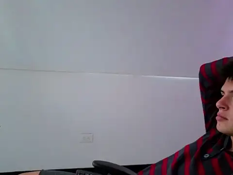 Snapshot of invincible200 chatting on 15, 10, 2025 invincible200 online show from 15, 10, 2025