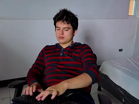 Snapshot of invincible200 chatting on 11, 10, 2025 invincible200 online show from 11, 10, 2025