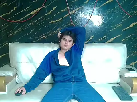 Snapshot of invincible200 chatting on 28, 11, 2025 invincible200 online show from 28, 11, 2025