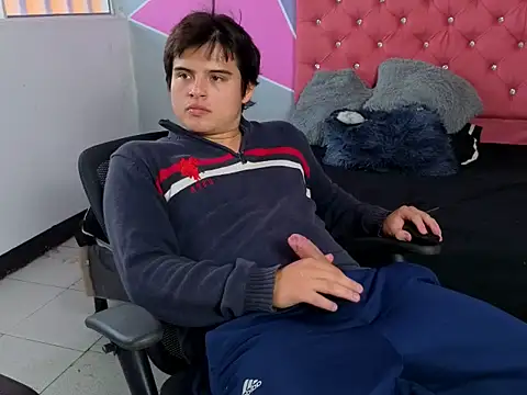 Snapshot of invincible200 chatting on 8, 11, 2025 invincible200 online show from 8, 11, 2025