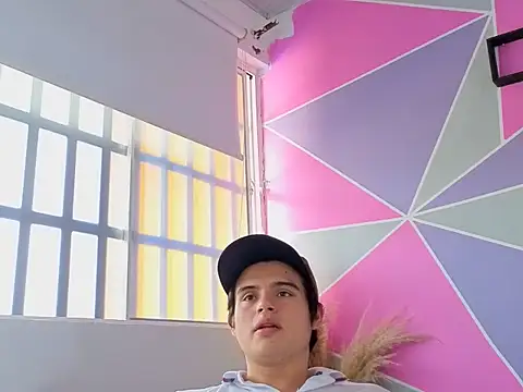 Snapshot of invincible200 chatting on 20, 11, 2025 invincible200 online show from 20, 11, 2025