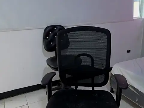 Snapshot of invincible200 chatting on 10, 10, 2025 invincible200 online show from 10, 10, 2025