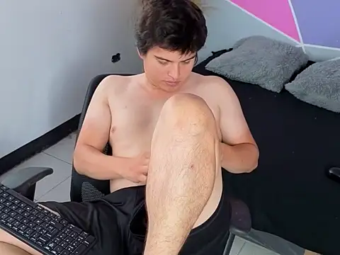 Snapshot of invincible200 chatting on 13, 11, 2025 invincible200 online show from 13, 11, 2025