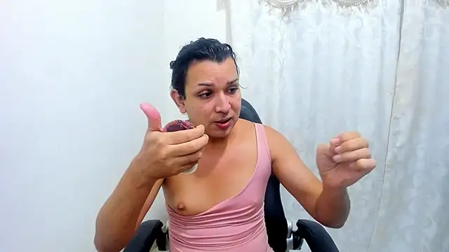 Snapshot of miss_bigcockts chatting on 22, 9, 2025 miss bigcockts online show from 22, 9, 2025