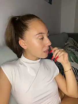Snapshot of CristinaSww chatting on 15, 10, 2025 CristinaSww online show from 15, 10, 2025