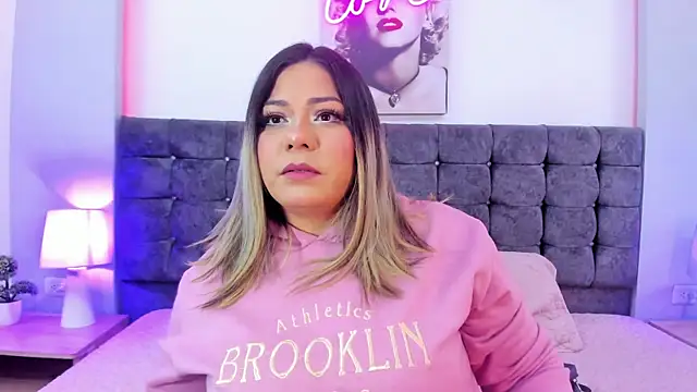 isabella horney  online show from 25, 10, 2025