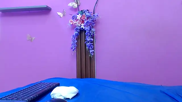 skinnybarbie022 online show from 25, 6, 2026