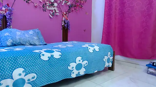 skinnybarbie022 online show from 26, 4, 2026