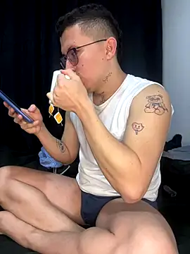 Kurtxxx22 online show from 4, 12, 2025