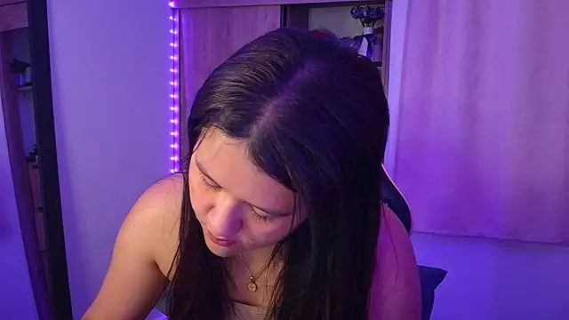 Snapshot of Oliviawatson1 chatting on 7, 5, 2026 Oliviawatson1 online show from 7, 5, 2026