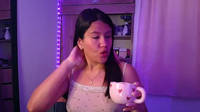 Snapshot of Oliviawatson1 chatting on 2, 5, 2026 Oliviawatson1 online show from 2, 5, 2026