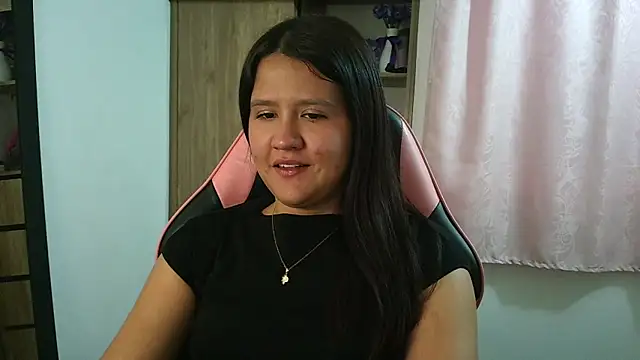 Snapshot of Oliviawatson1 chatting on 5, 5, 2026 Oliviawatson1 online show from 5, 5, 2026