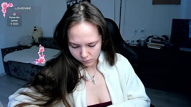 cute little ass online show from 2, 3, 2026