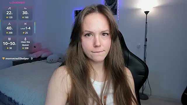 Snapshot of cute_little_ass chatting on 19, 10, 2025 cute little ass online show from 19, 10, 2025