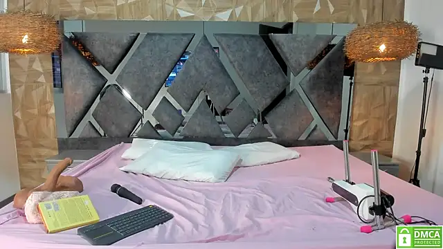 Selene  Lopez  online show from 13, 4, 2026