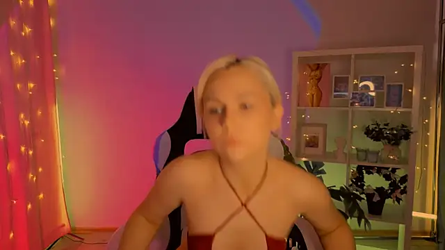 Snapshot of Charlotte_Colinss chatting on 1, 6, 2026 Charlotte Colinss online show from 1, 6, 2026